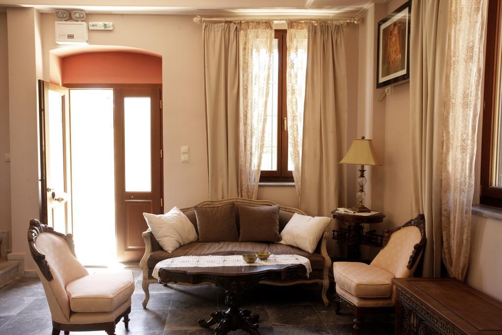 Traditional Hotel Ianthe Vessa Luaran gambar