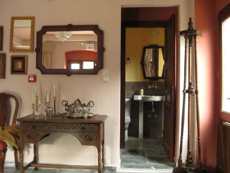Traditional Hotel Ianthe Vessa Luaran gambar