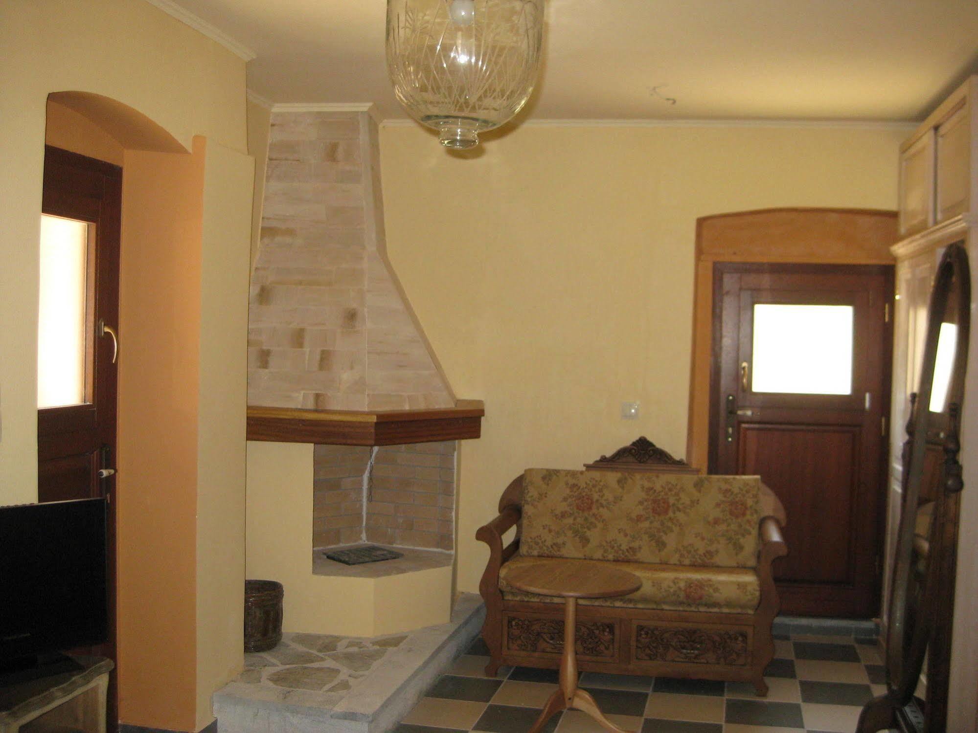 Traditional Hotel Ianthe Vessa Luaran gambar