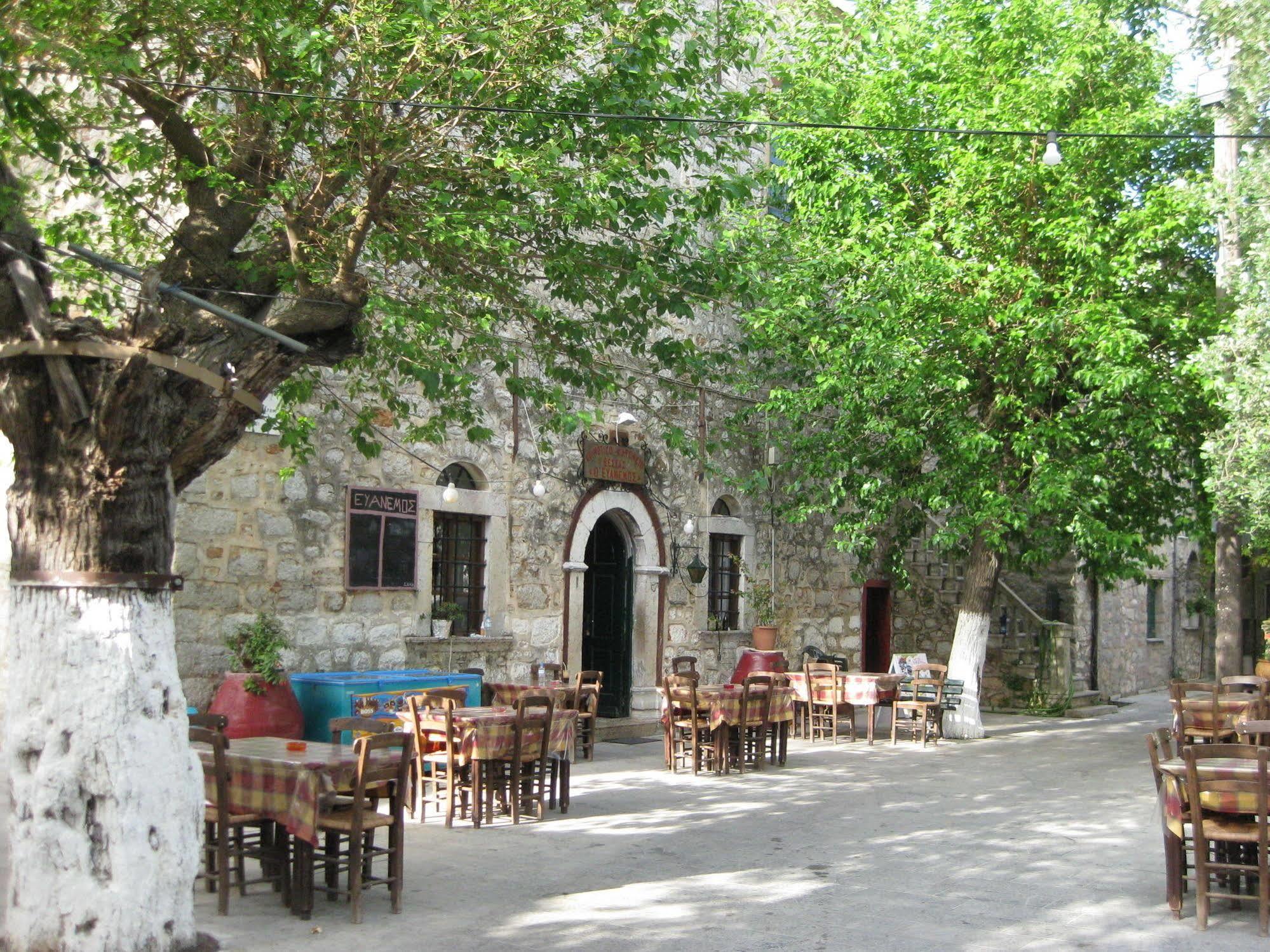 Traditional Hotel Ianthe Vessa Luaran gambar