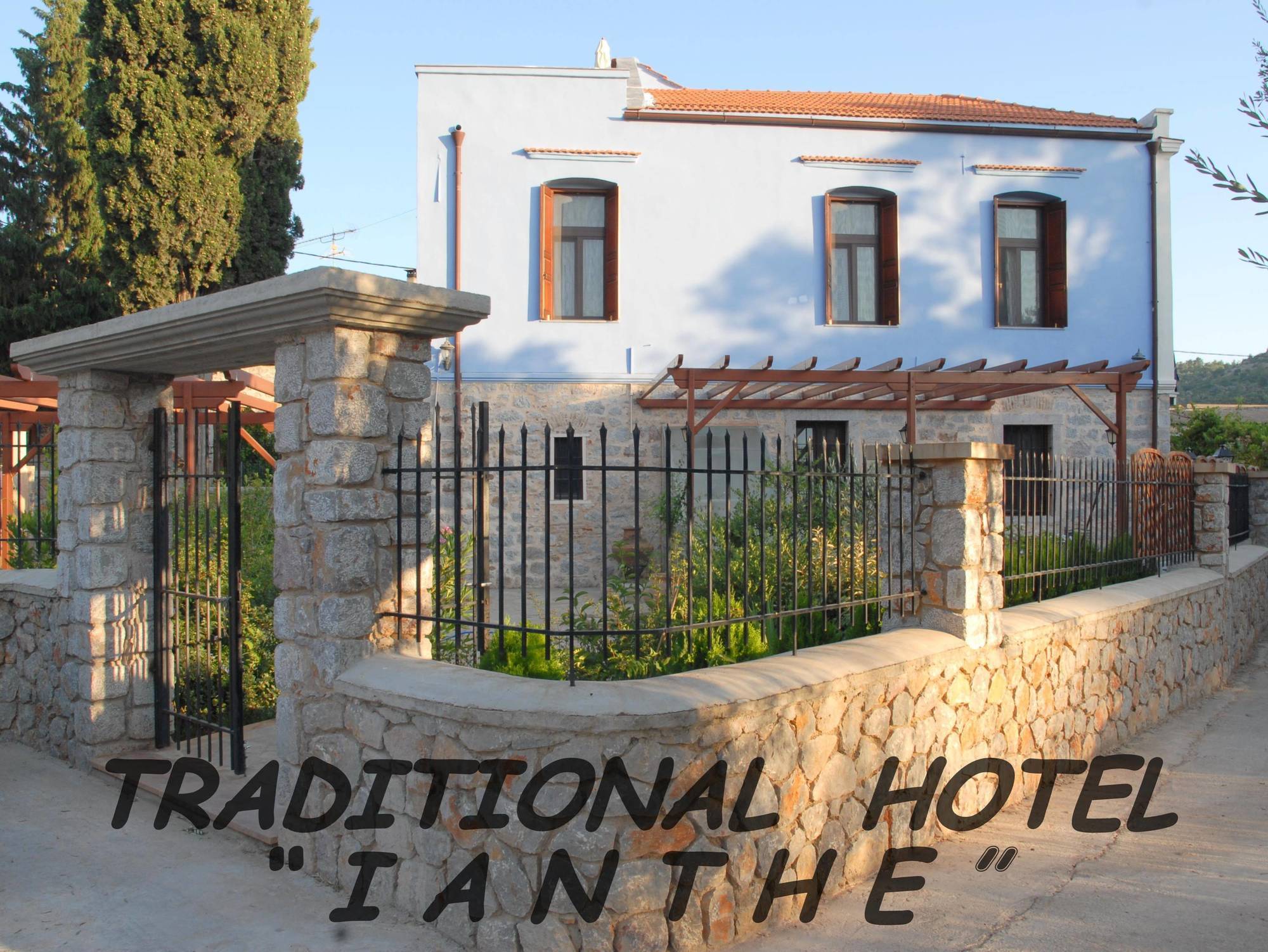 Traditional Hotel Ianthe Vessa Luaran gambar