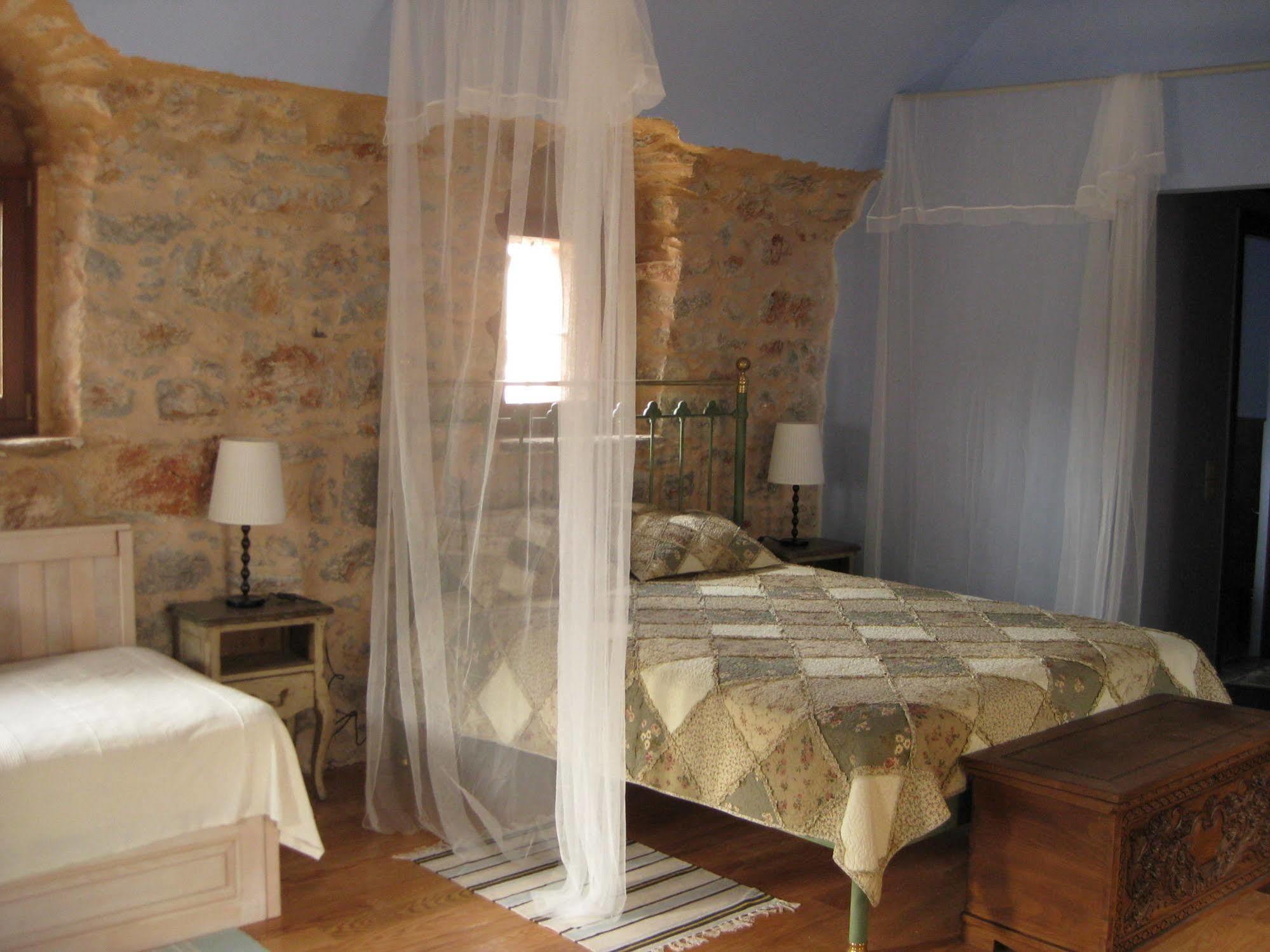 Traditional Hotel Ianthe Vessa Luaran gambar